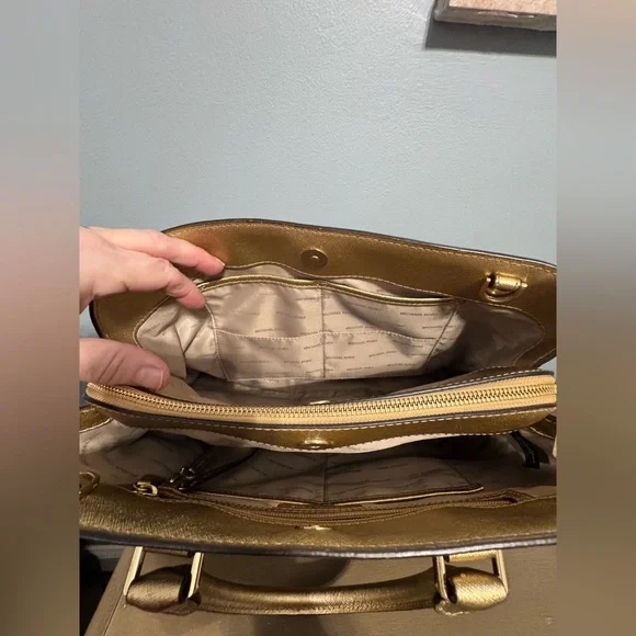 Michael Kors Large Savannah Satchel - Picture 13 of 14